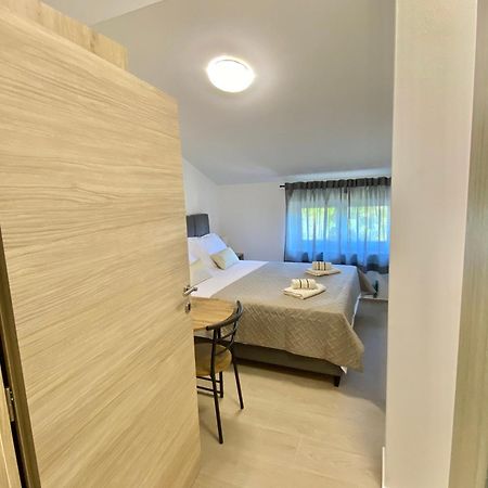 Theros Bibinje Luaran gambar